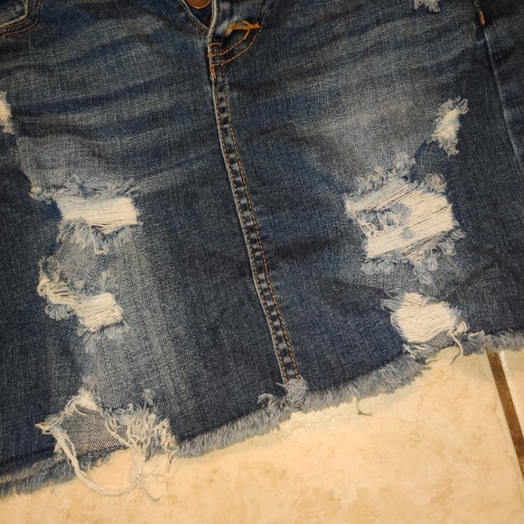 NWOT Ripped Distressed Jean Skirt Medium Dark Wash - Picture 3 of 7